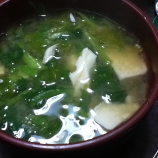 豆腐とほうれん草とキャベツの味噌汁